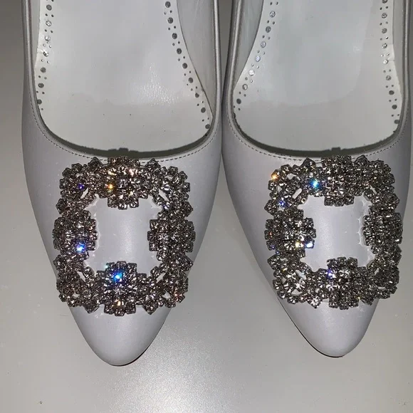 Manolo Blahnik leather Hangisi 90 crystal-embellished white pumps size 40 - Picture 8 of 13